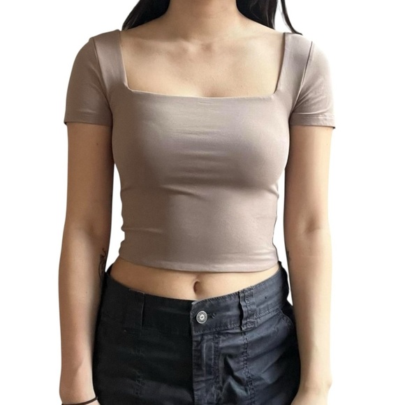 Babaton Contour Aritzia Nude Tan Stretch Short Sleeve Crop Top Women’s Medium - Picture 2 of 9